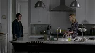 Ron. Can you come down here? - The Walking Dead