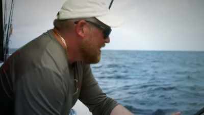 [ron] oh,
he comin' up
the jump, - Deadliest Catch: Bloodline