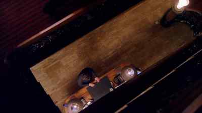 Room 423, a woman and her daughter. - Hustle