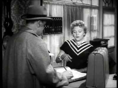 -Room number nine, sir.
-Thank you. - The Green Man