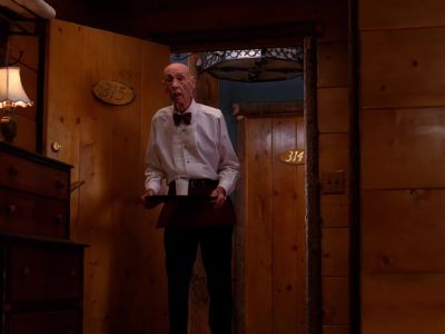 Room service. - Twin Peaks