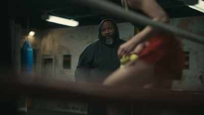 (rope creaking) - Uppercut
