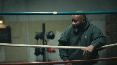 (rope creaking) - Uppercut