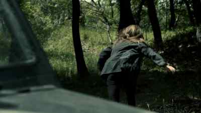 Rosa! Get down, get down! Down! - Strike Back