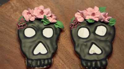 [Rosanna] Today, we'll see
undead characters - Halloween Cookie Challenge