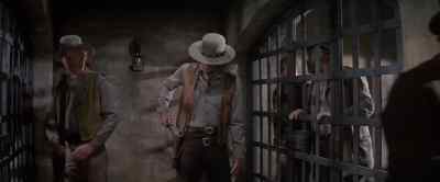 Roscoe, you men search
them and take their gun belts. - Bandolero!
