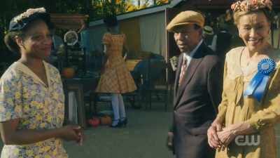 Rose, Rose, how do
you know she can direct? - A Waltons Thanksgiving