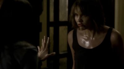 Rose, stop, stop, it's elena. - The Vampire Diaries