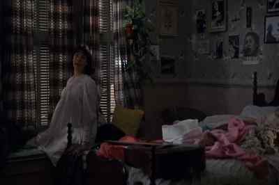 Rosie, what is it? Who's out there? - Dogfight