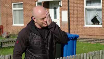 ROSS CHUCKLES - Britain's Tiger Kings - On the Trail with Ross Kemp