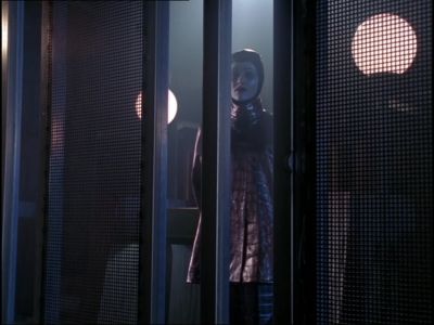 Rough night, hmm? - Farscape