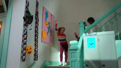 ♪ Round and round we go ♪ - Scaredy Cats