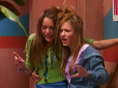 ROXY, YOU CAN'T BE HERE. - Hannah Montana