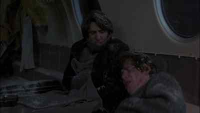 Roy! Come on, Roy.
We've got to stuff up this hole. - Alive