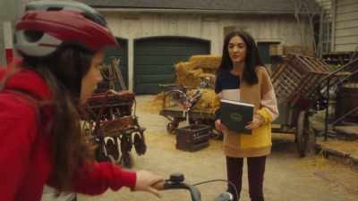 - Ruby! Guess what?
- Not now! Follow me! - Ruby and the Well
