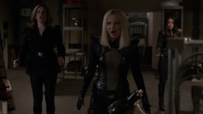 Ruby, put them down. - Marvel's Agents of S.H.I.E.L.D.