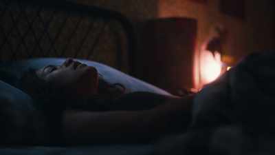 - Rue, dinner's ready.
- Okay. - Euphoria