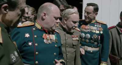 - Ruined everything, Lavrenti.
- Come on, get him up. - The Death of Stalin