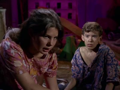 Ruk, I order you
not to harm him! - Star Trek