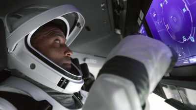 Rummet er stadig risikabelt.
Der vil være forhøjet stråling. - Space Titans: Musk, Bezos, Branson