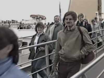 ♪ Run, my good wife ♪ - Wild Wild Country