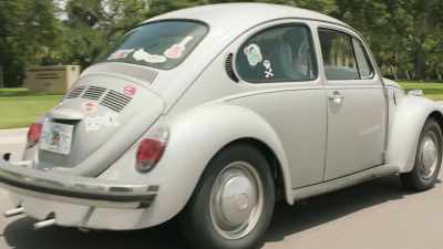 ♪ Run run runaway runaway baby ♪ - Living the Dream