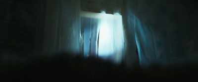 [rushing footsteps] - It Comes at Night