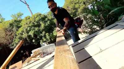 [Russel]
 That's where I step in. - Renovation Impossible