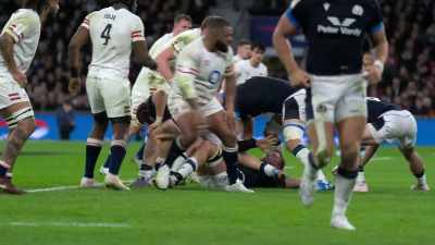 Russell under pressure from Marcus Smith. - Six Nations: Full Contact