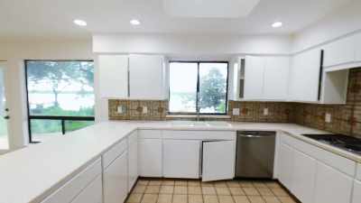 [Russell] Very bright in here,
I need my sunglasses. - Renovation Impossible