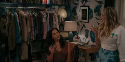 - Russian hooker.
- Why would you say that? - And Just Like That…