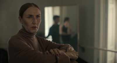 Ruth, you need to focus
on what we're doing, - Dancing on Glass