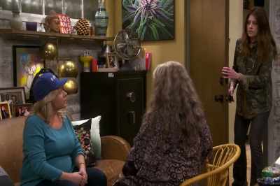 - Ruth, something's wrong with Carter.
- Excuse me. - Disjointed