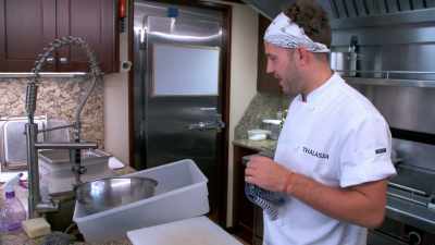Ryan, let'’s get some sides out, - Below Deck Down Under