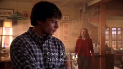 Ryan's aunt's phone has been disconnected. - Smallville