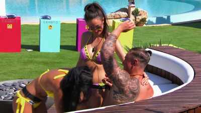 RYKARD: Yeah, three girls,
one smell, bang. - Love Island