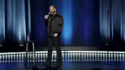 S-a oprit în uşă: "Să nu tragi în mama." - Tom Segura: Disgraceful