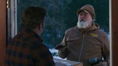 S-O it's two P's and an E.
- Oh. - The Christmas Letter
