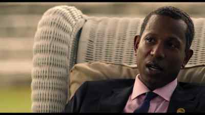 "Sabes, voy a poner unas canciones, - The Honorable Shyne