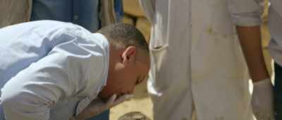 [Sabry, in Arabic]
Why would it look burnt? - Secrets of the Saqqara Tomb