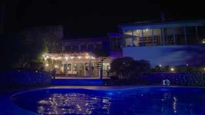 [Sadie chuckles, squeals] - A Party to Die For