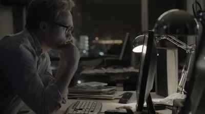 - Saga Norén.
- He's broadcasting again. - The Bridge