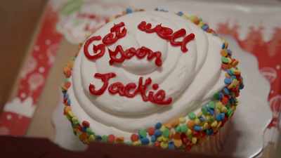 [Sally]
Emma, that is really good. - Make or Bake Christmas