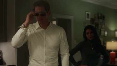 - (salsa music playing)
- What? Oh, come on. - True Lies