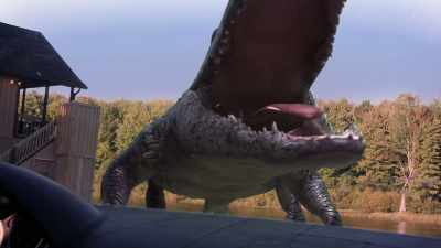 [Sam gasps]
[tense music] - Bad CGI Gator