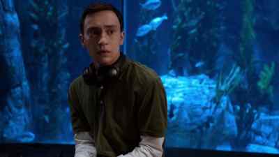 [Sam] It turns out the penguin eye
isn't merely a biological marvel. - Atypical
