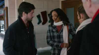 Sam told her he's not gonna
sign the contract - A Show-Stopping Christmas