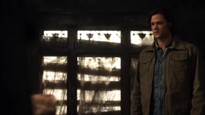 - Sam.
- What's going on, Dean? - Supernatural