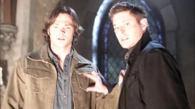 - Sammy, let's go.
- Dean. - Supernatural