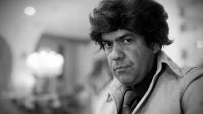 Sammy, who was charged
with the diamonds, - History's Greatest Heists with Pierce Brosnan
